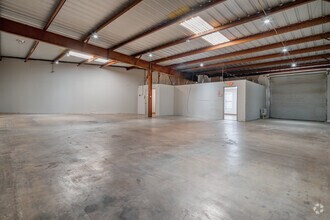 5504-1 Bandera Rd, San Antonio, TX à louer Photo de l’immeuble– Image 2 sur 3