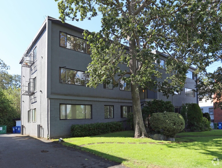 1401 Fort St, Victoria, BC à vendre - Photo principale – Image 2 sur 7