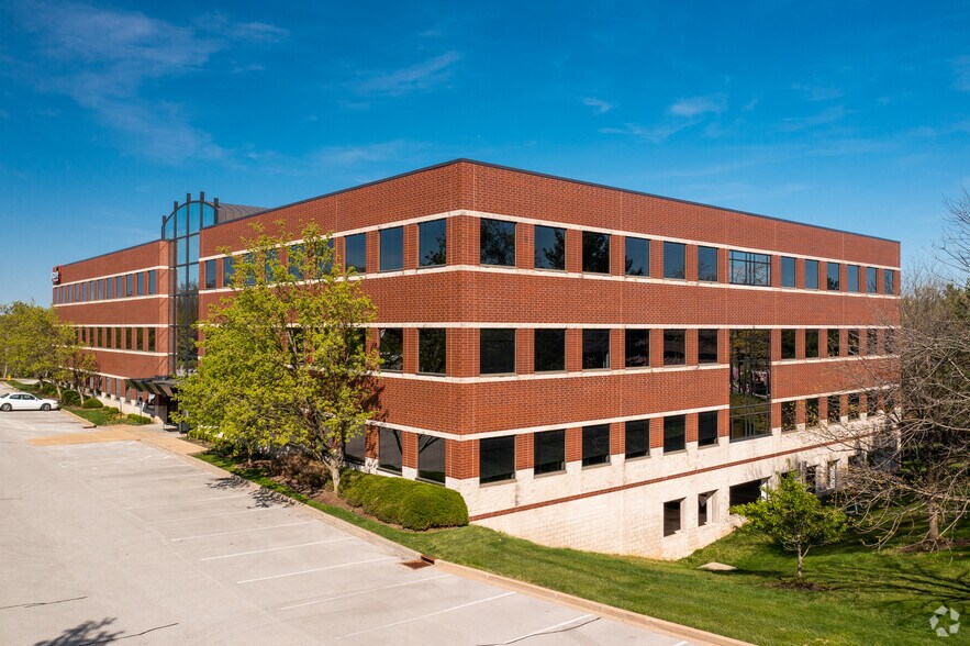 390 S Woods Mill Rd, Chesterfield, MO à louer - Photo de l’immeuble – Image 1 sur 5