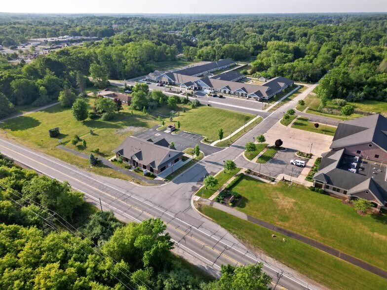 10105 Veterans Memorial Dr, Hamburg Township, MI à vendre - Photo de l’immeuble – Image 2 sur 4
