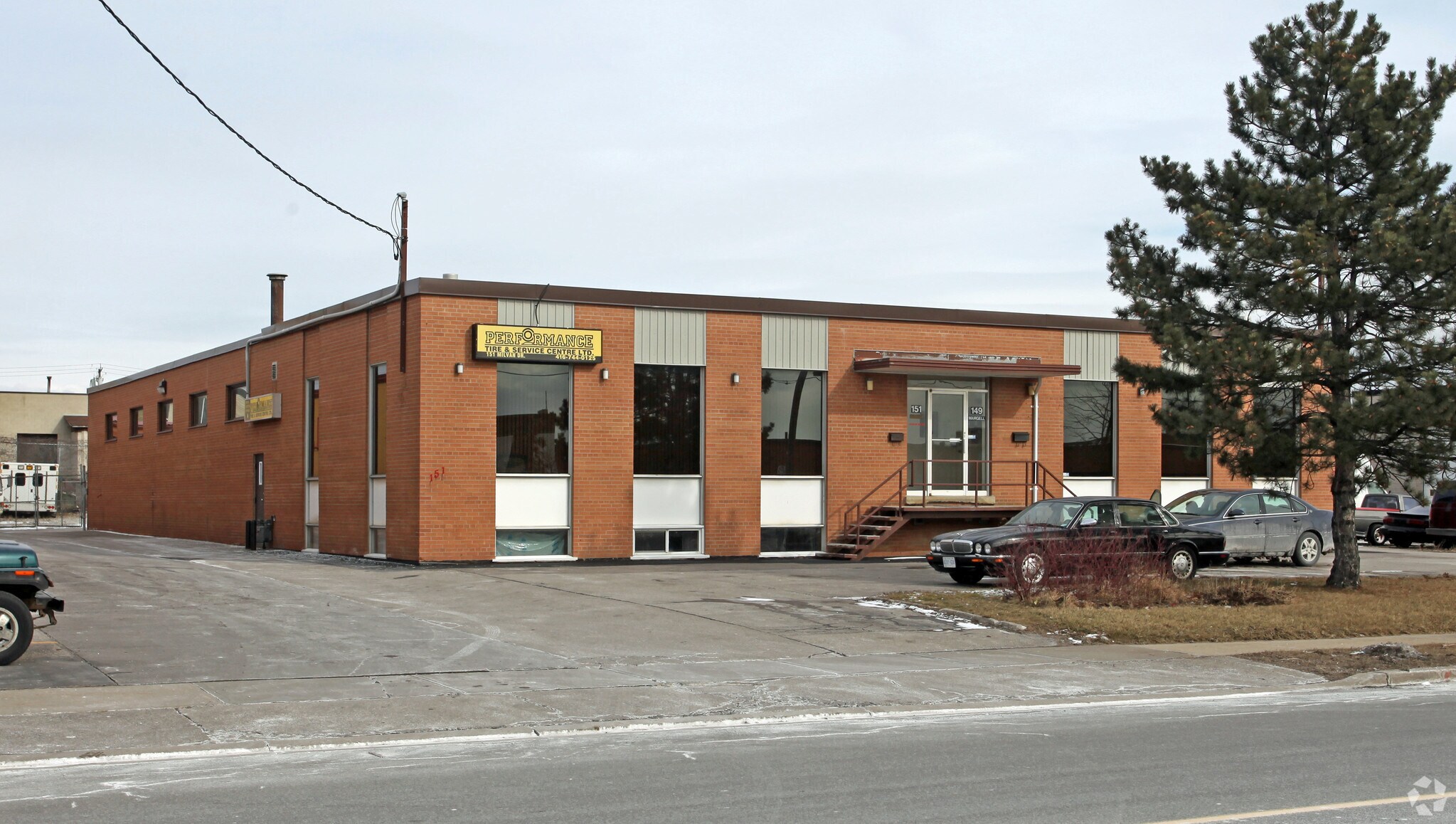149-151 Milvan Dr, Toronto, ON à vendre Photo principale– Image 1 sur 3