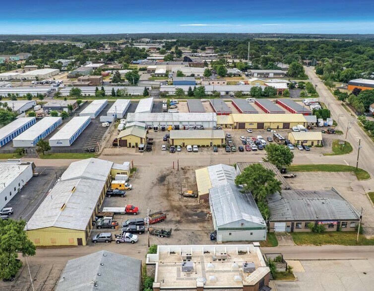 6204-6215 Lou St portefeuille de 3 biens à vendre sur LoopNet.fr - Photo de l’immeuble – Image 2 sur 7