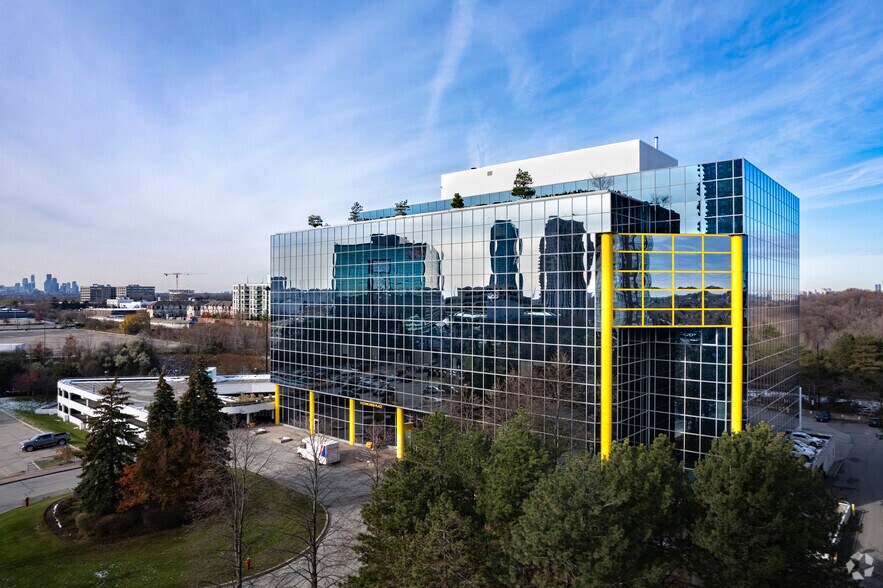 12 Concorde Pl, Toronto, ON à louer - Photo de l’immeuble – Image 1 sur 6
