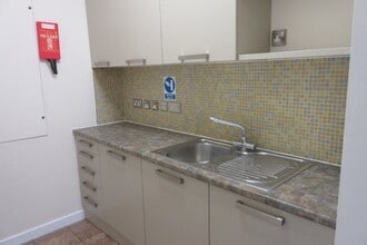 1 Brooklands Rd, Weybridge à louer Photo intérieure– Image 1 sur 4