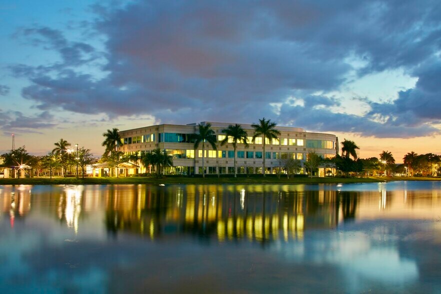 1300 Sawgrass Corporate Pky, Sunrise, FL à louer - Photo de l’immeuble – Image 3 sur 7