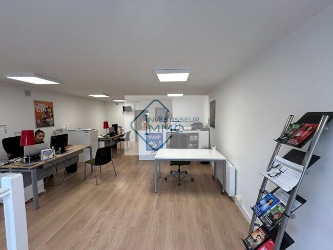 Plus de détails pour Bureau à vendre