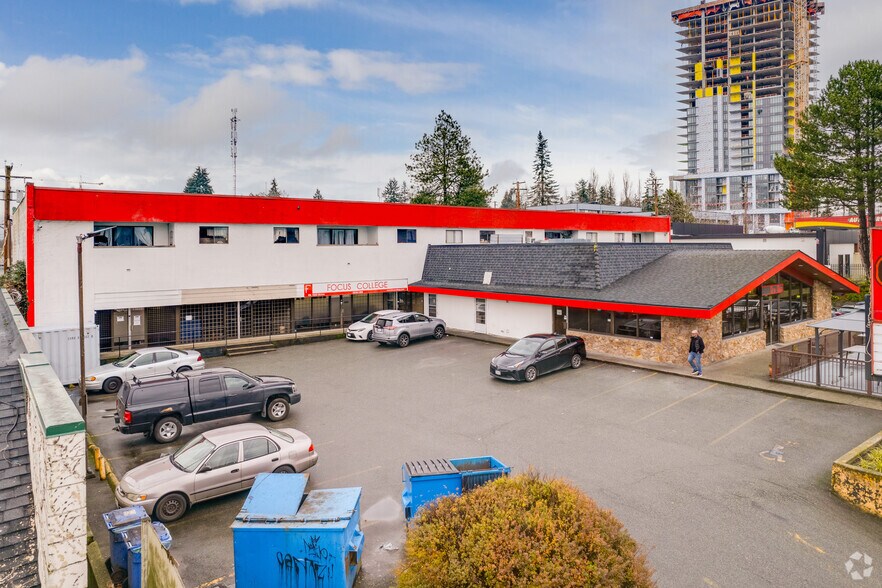 13655 104th Ave, Surrey, BC à louer - Photo principale – Image 1 sur 4
