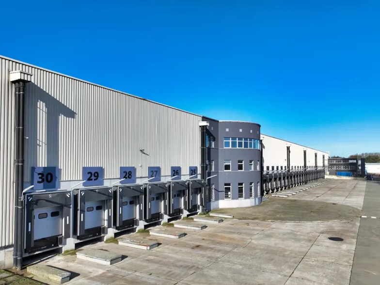 à louer - Photo de l’immeuble – Image 3 sur 8