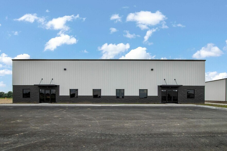 830 Wesco Pky, Sheridan, IN à louer - Photo de l’immeuble – Image 2 sur 25