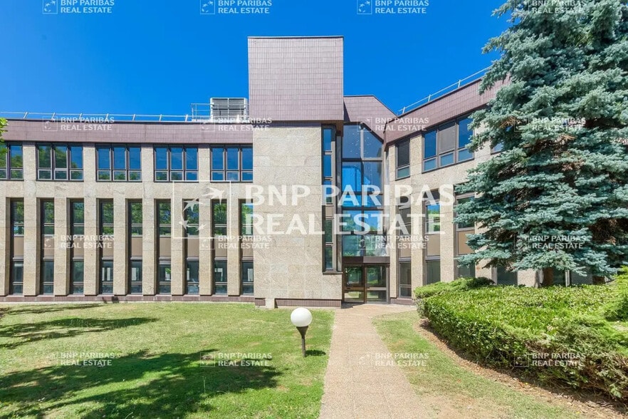 4 Avenue Du Vieil Etang, Montigny-le-Bretonneux à louer - Photo de l’immeuble – Image 2 sur 12