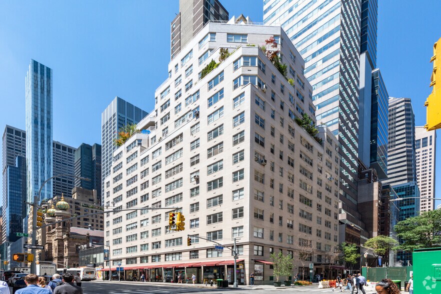 668 Lexington Ave, New York, NY à louer - Photo principale – Image 2 sur 12