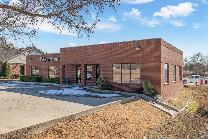 2350-2360 McKown Dr, Norman, OK à louer - Photo de l’immeuble – Image 2 sur 20