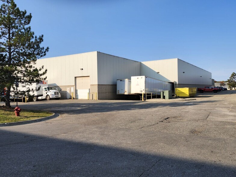 45 Northpointe Dr, Lake Orion, MI à louer - Photo de l’immeuble – Image 2 sur 6