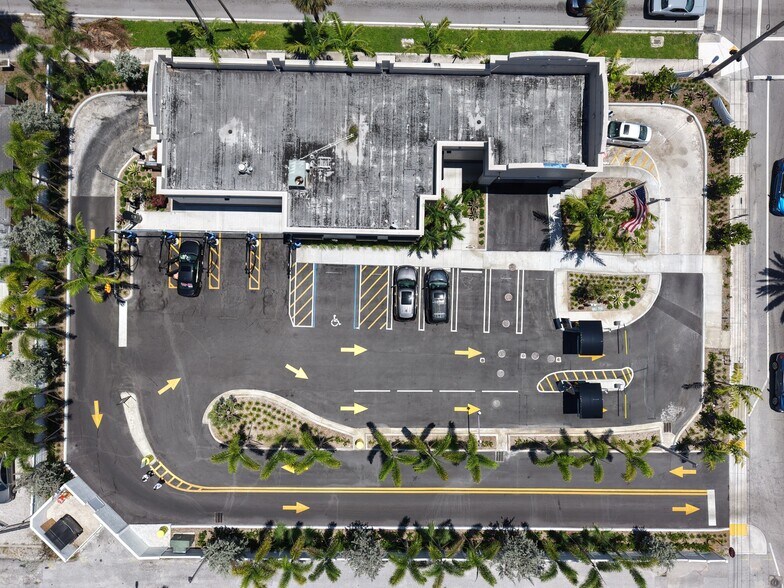 921 Palm Beach Lakes Blvd, West Palm Beach, FL à vendre - Photo de l’immeuble – Image 3 sur 27