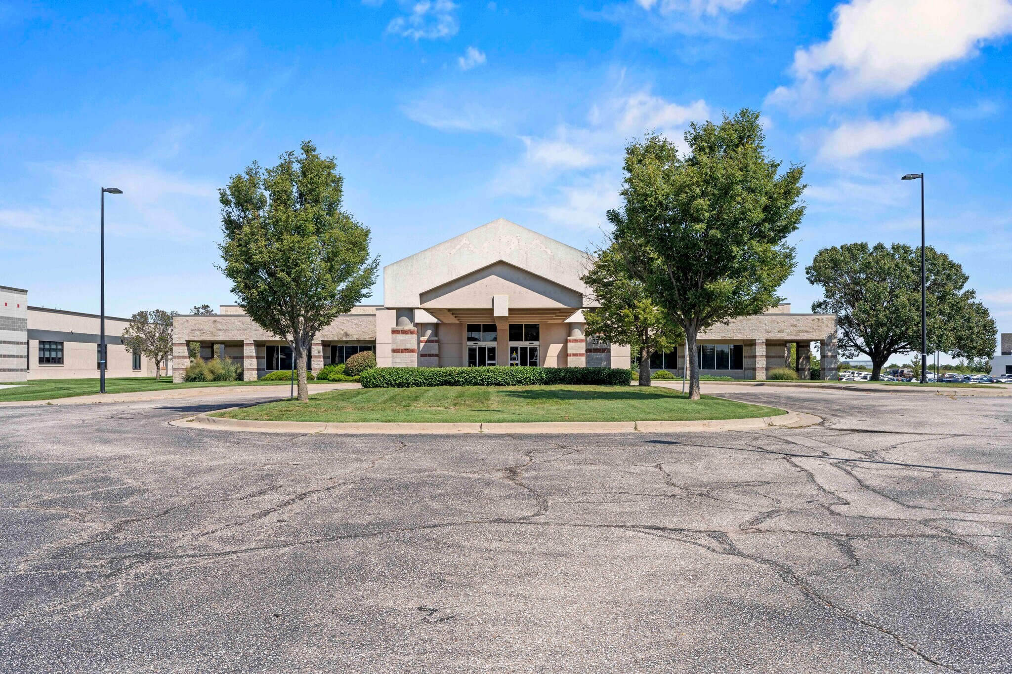 2778 N Webb Rd, Wichita, KS à vendre Photo principale– Image 1 sur 18