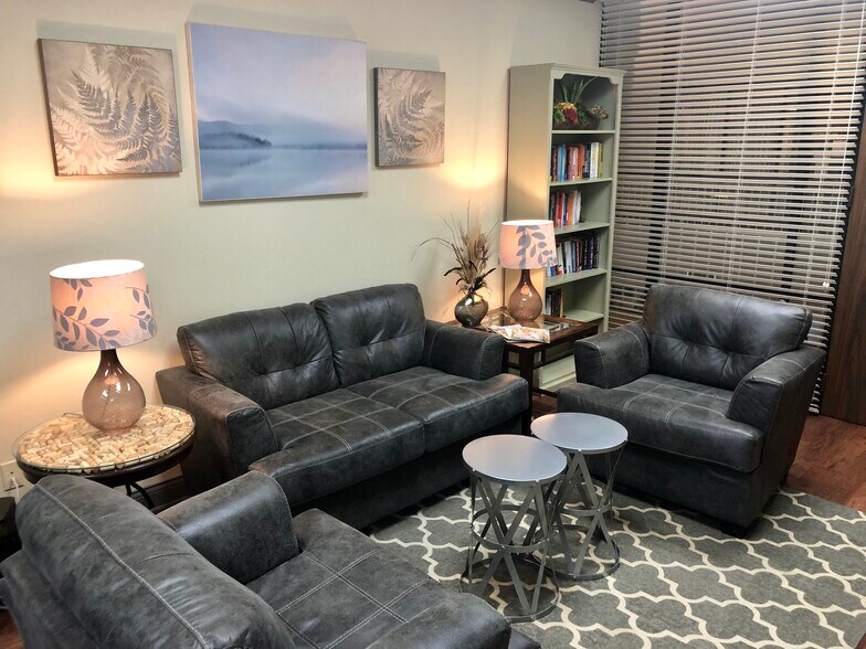 222 Sidney Baker St S, Kerrville, TX à vendre - Photo de l’immeuble – Image 3 sur 18