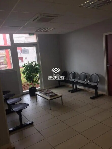 Local commercial dans Orly à vendre - Photo de l’immeuble – Image 2 sur 9