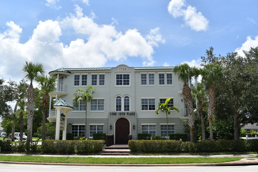 1705 19th Pl, Vero Beach, FL à louer - Photo de l’immeuble – Image 2 sur 7