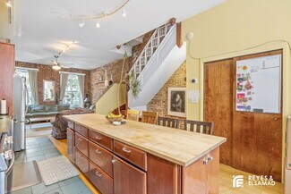Plus de détails pour 558 W 173rd St, New York, NY - Logement à vendre