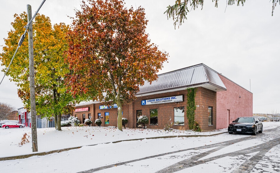 16 Community Ave, Hamilton, ON à louer - Photo principale – Image 1 sur 2
