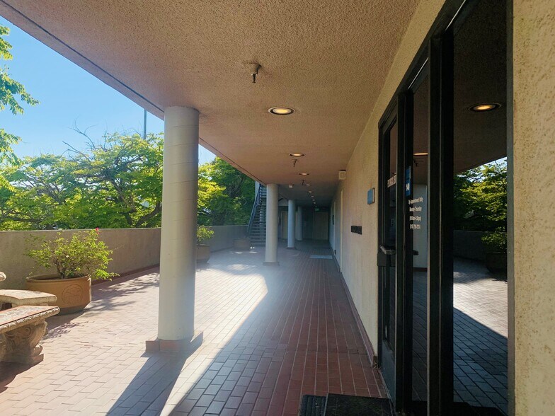 1809 Verdugo Blvd, Glendale, CA à louer - Photo de l’immeuble – Image 2 sur 6