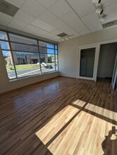 5440 E Fall Creek Parkway North Dr, Indianapolis, IN à louer Photo intérieure– Image 1 sur 7