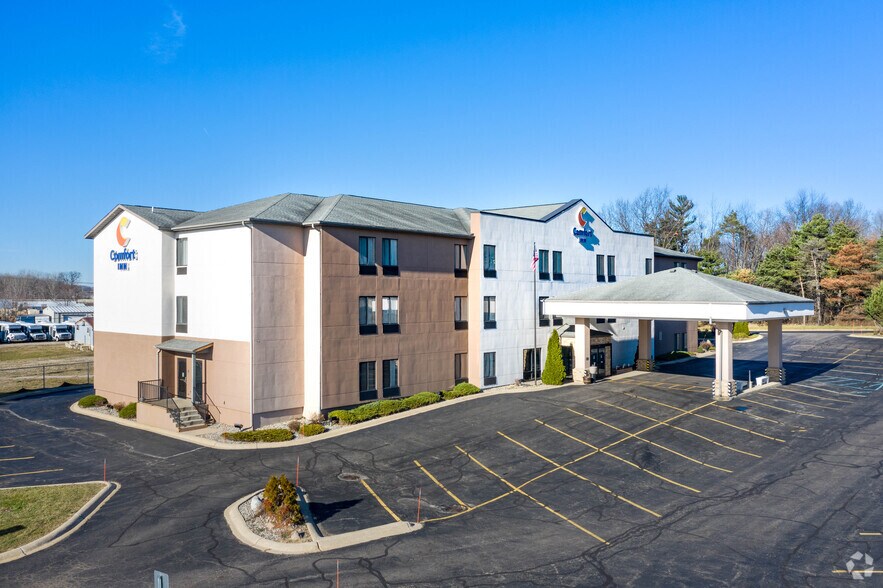 1302 E Packard Hwy, Charlotte, MI à vendre - Photo principale – Image 1 sur 4