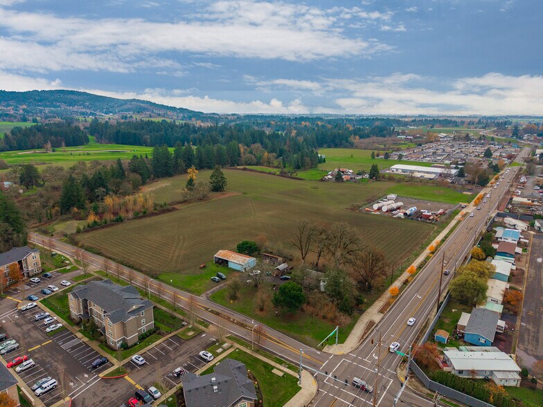 3312 E Fernwood Rd, Newberg, OR à vendre - Photo de l’immeuble – Image 2 sur 23