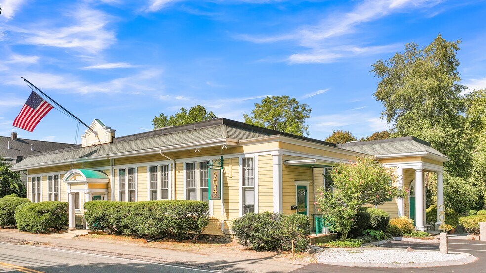 294 Pleasant St, Stoughton, MA à vendre - Photo de l’immeuble – Image 1 sur 43