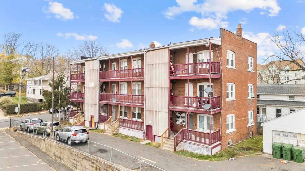 75 Clark St, New Britain, CT à vendre - Photo de l’immeuble – Image 3 sur 23