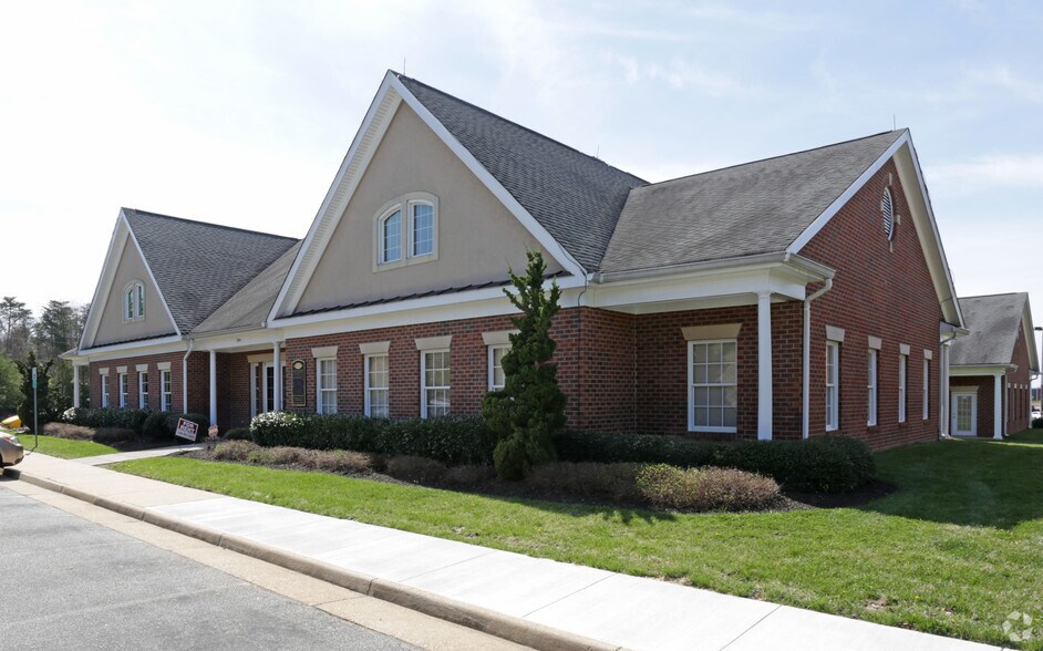 10711 Spotsylvania Ave, Fredericksburg, VA à louer - Photo de l’immeuble – Image 1 sur 17