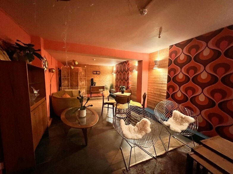 48 Chalk Farm Rd, Londres à louer - Photo de l’immeuble – Image 3 sur 9