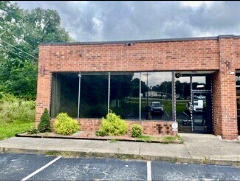 3507 S Holden Rd, Greensboro, NC à louer - Photo principale – Image 1 sur 9