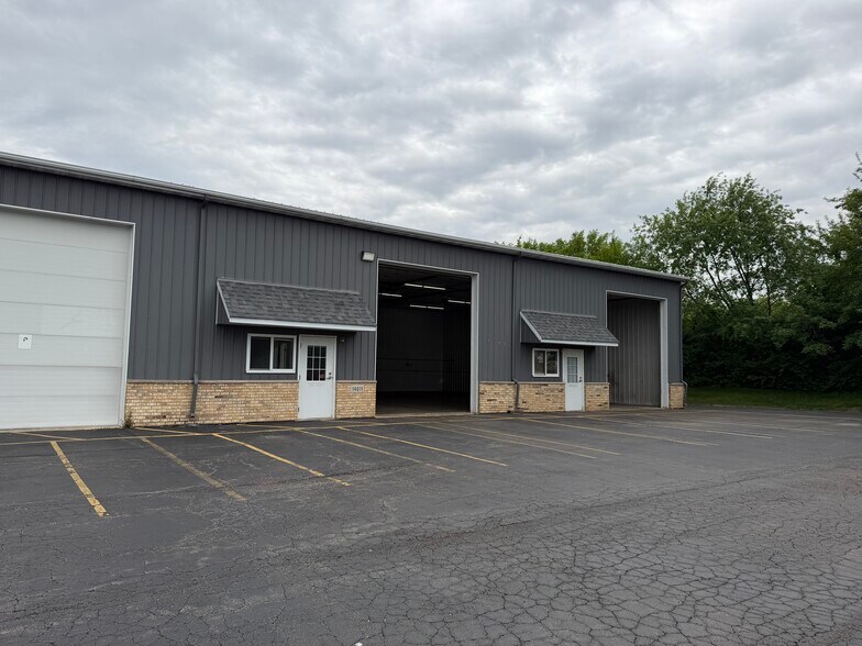 14611 W Edison Dr, New Lenox, IL à louer - Photo de l’immeuble – Image 3 sur 18