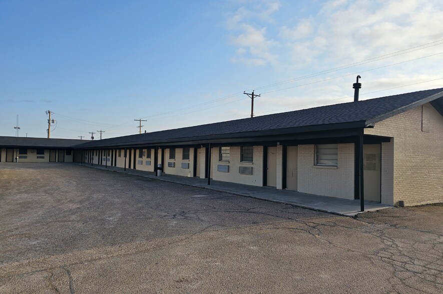 1821 S Dumas Ave, Dumas, TX à vendre - Photo de l’immeuble – Image 2 sur 14