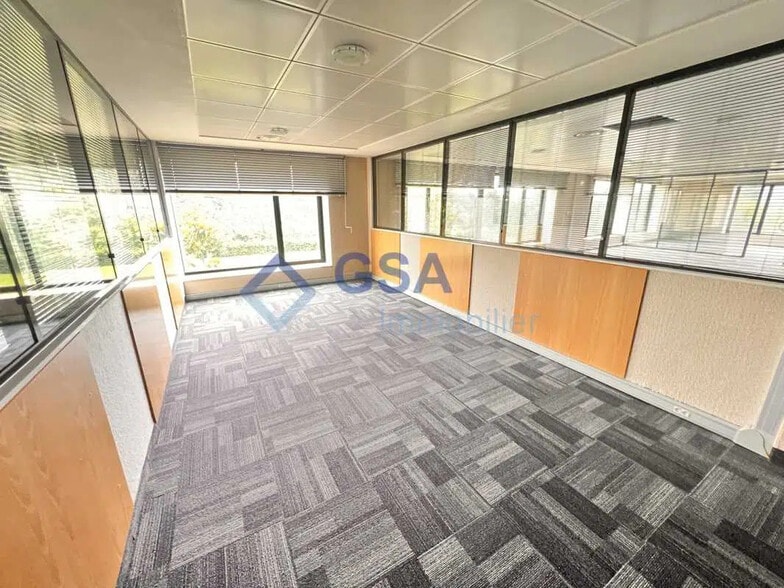 Bureau dans Lieusaint à louer - Photo de l’immeuble – Image 2 sur 8