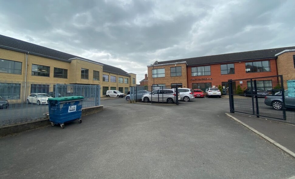 100 Ladas Dr, Belfast à louer - Photo de l’immeuble – Image 3 sur 3