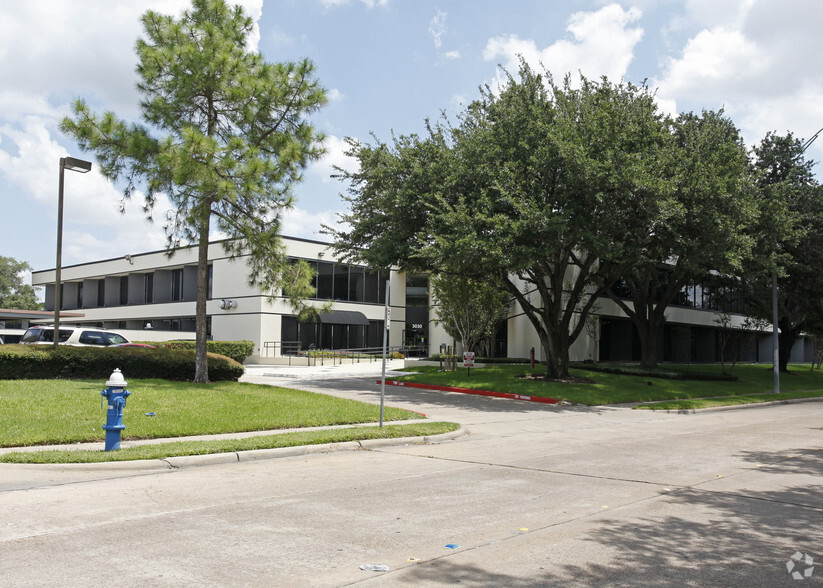 3030 S Gessner Rd, Houston, TX à louer - Photo de l’immeuble – Image 2 sur 13