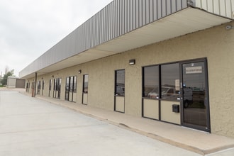 13730 E Smith Rd, Aurora, CO à louer Photo de l’immeuble– Image 1 sur 8