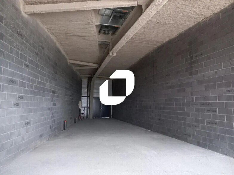 Local commercial dans La Madeleine à louer - Photo intérieure – Image 2 sur 10