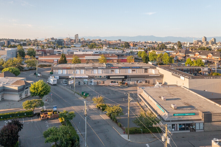 3090 Nanaimo St, Victoria, BC à louer - Photo de l’immeuble – Image 2 sur 6