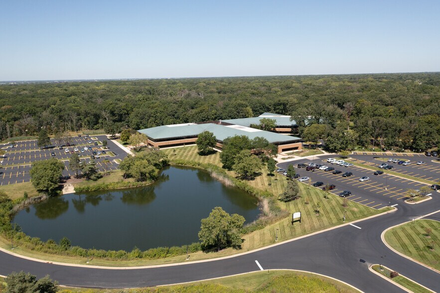 2700 Lake Cook Rd, Riverwoods, IL à vendre - Photo de l’immeuble – Image 3 sur 6