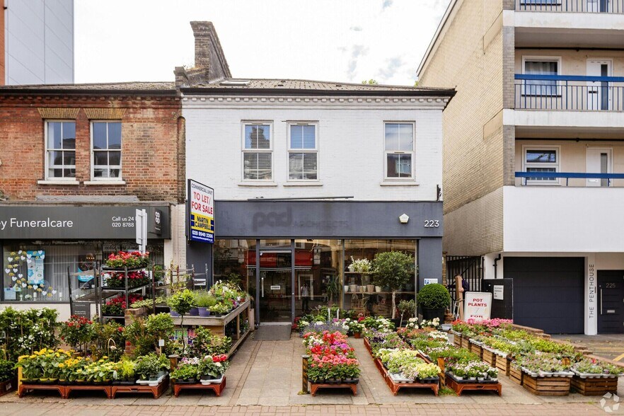 223 Upper Richmond Rd, Londres à vendre - Photo de l’immeuble – Image 1 sur 6