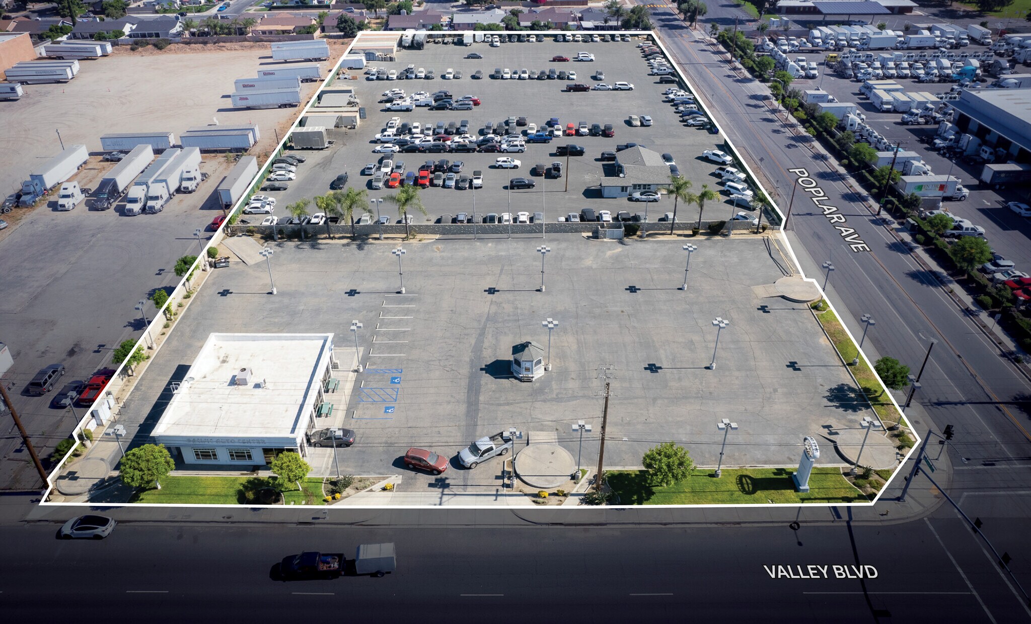 15662 Valley Blvd, Fontana, CA à louer Photo principale– Image 1 sur 4