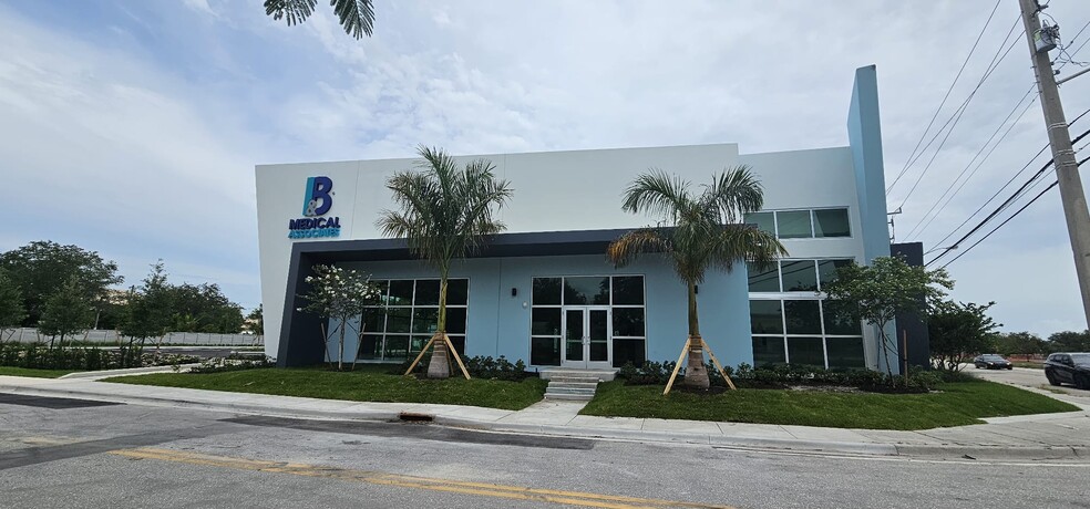 101 NW 12th St, Pompano Beach, FL à louer - Photo de l’immeuble – Image 2 sur 7