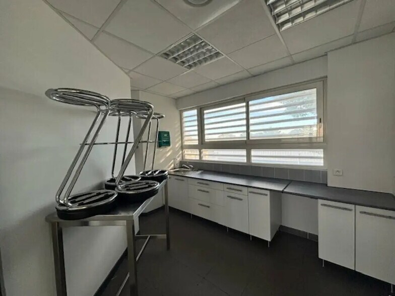 Bureau dans Nîmes à louer - Photo intérieure – Image 3 sur 7