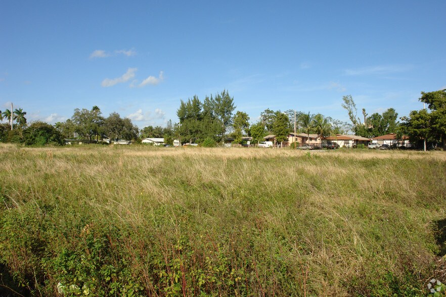 11620 Biscayne Blvd, Miami, FL à louer - Photo de l’immeuble – Image 2 sur 19