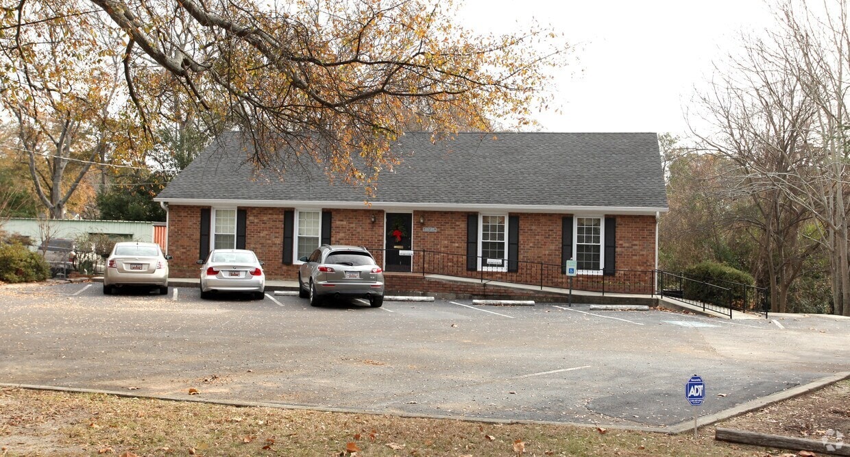 306 Laurens St NW, Aiken, SC à louer Photo de l’immeuble– Image 1 sur 13
