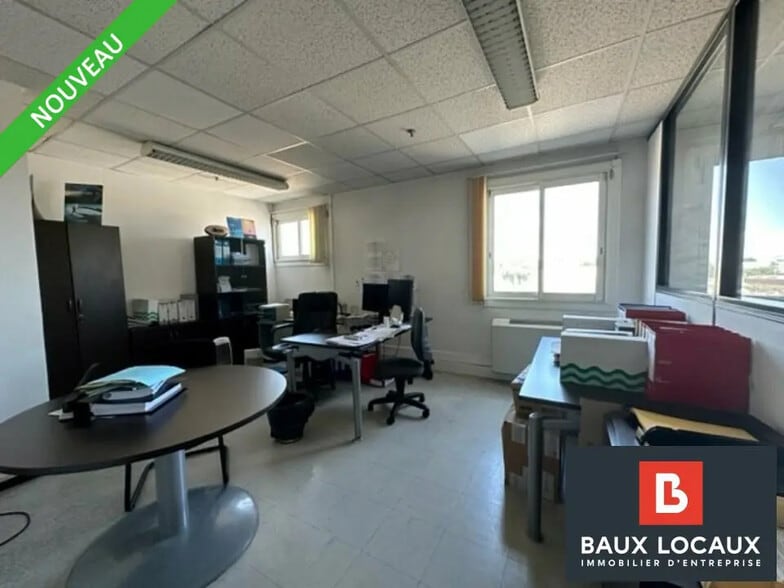 Bureau dans Le Pontet à louer - Photo de l’immeuble – Image 2 sur 9