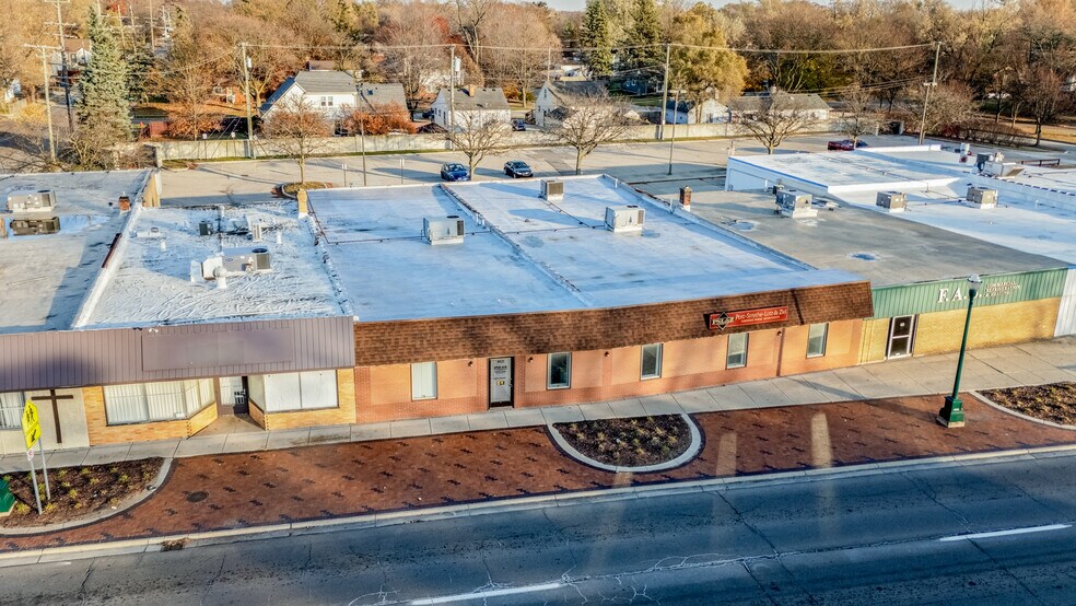 4615-4621 S Wayne Rd, Wayne, MI à vendre - Photo de l’immeuble – Image 2 sur 66